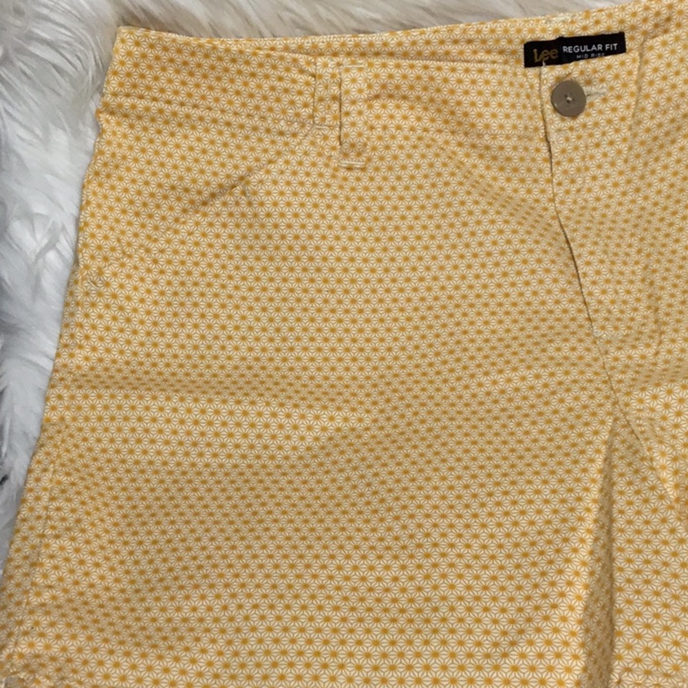Lee Regular Fit Mid Rise Geometric Daisy Print Shorts, 16 Medium - Picture 2 of 7
